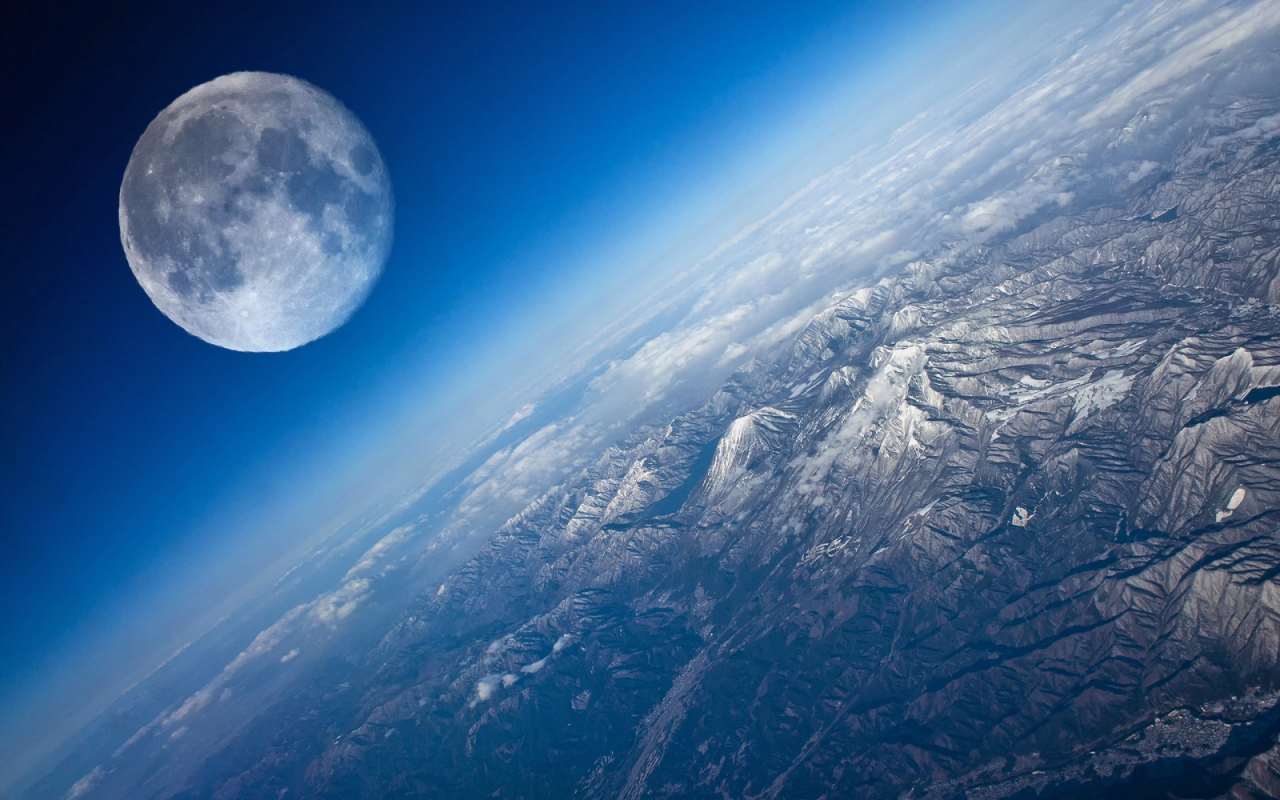 Чому Місяць буває різної форми?